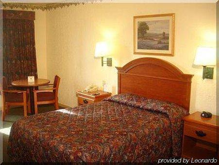 Bays Inn And Suites בייטאון חדר תמונה